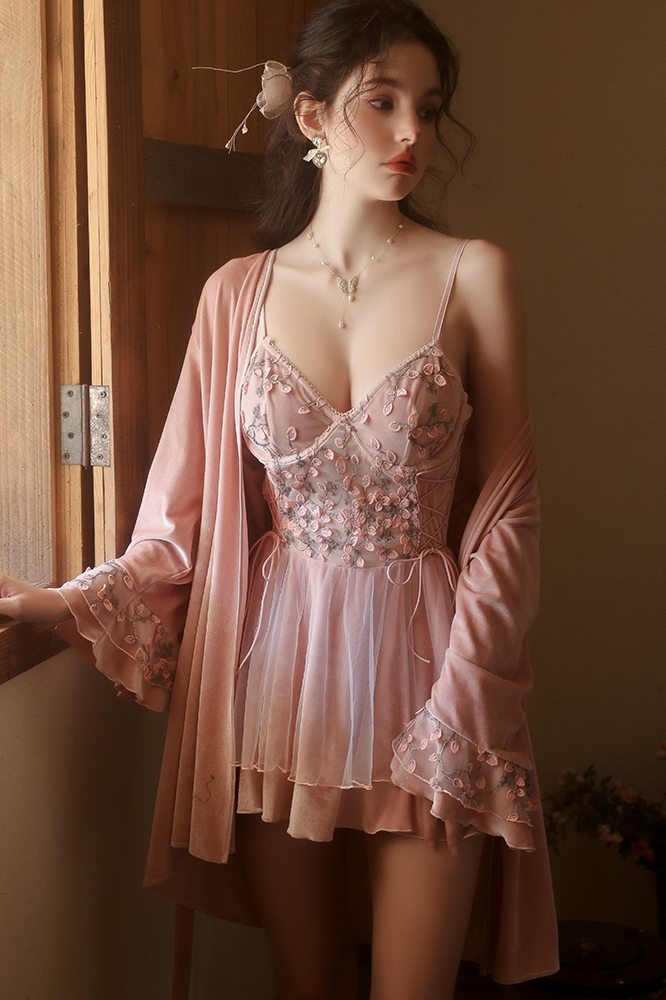Cute A-Line Spaghetti Straps V-Neck Appliques Tulle Short Nightgown and Robe Set